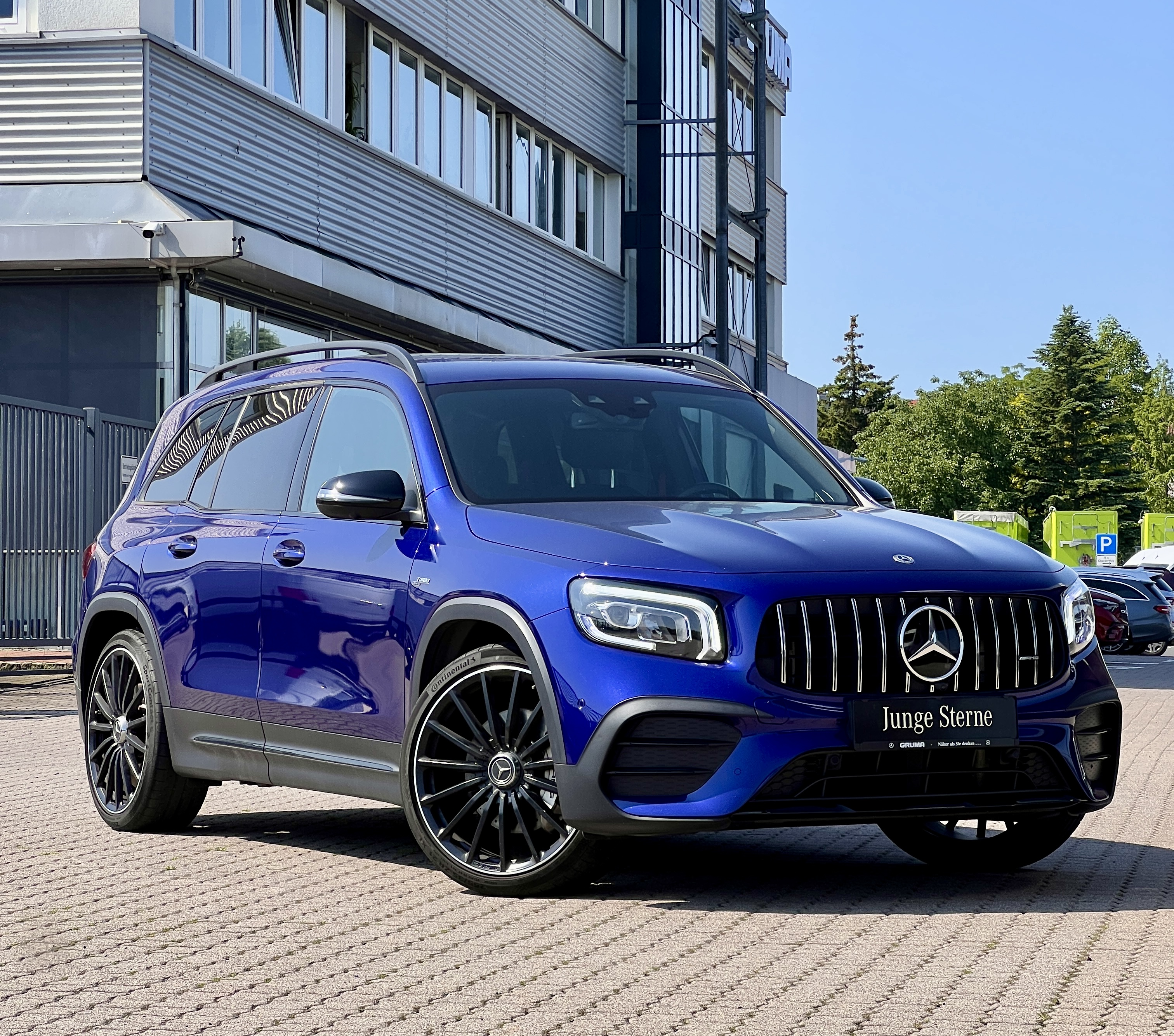 Mercedes-Benz GLB 35 AMG Mercedes-AMG GLB 35 4M Mercedes-Benz GLB 35 AMG Mercedes-AMG GLB 35 4M