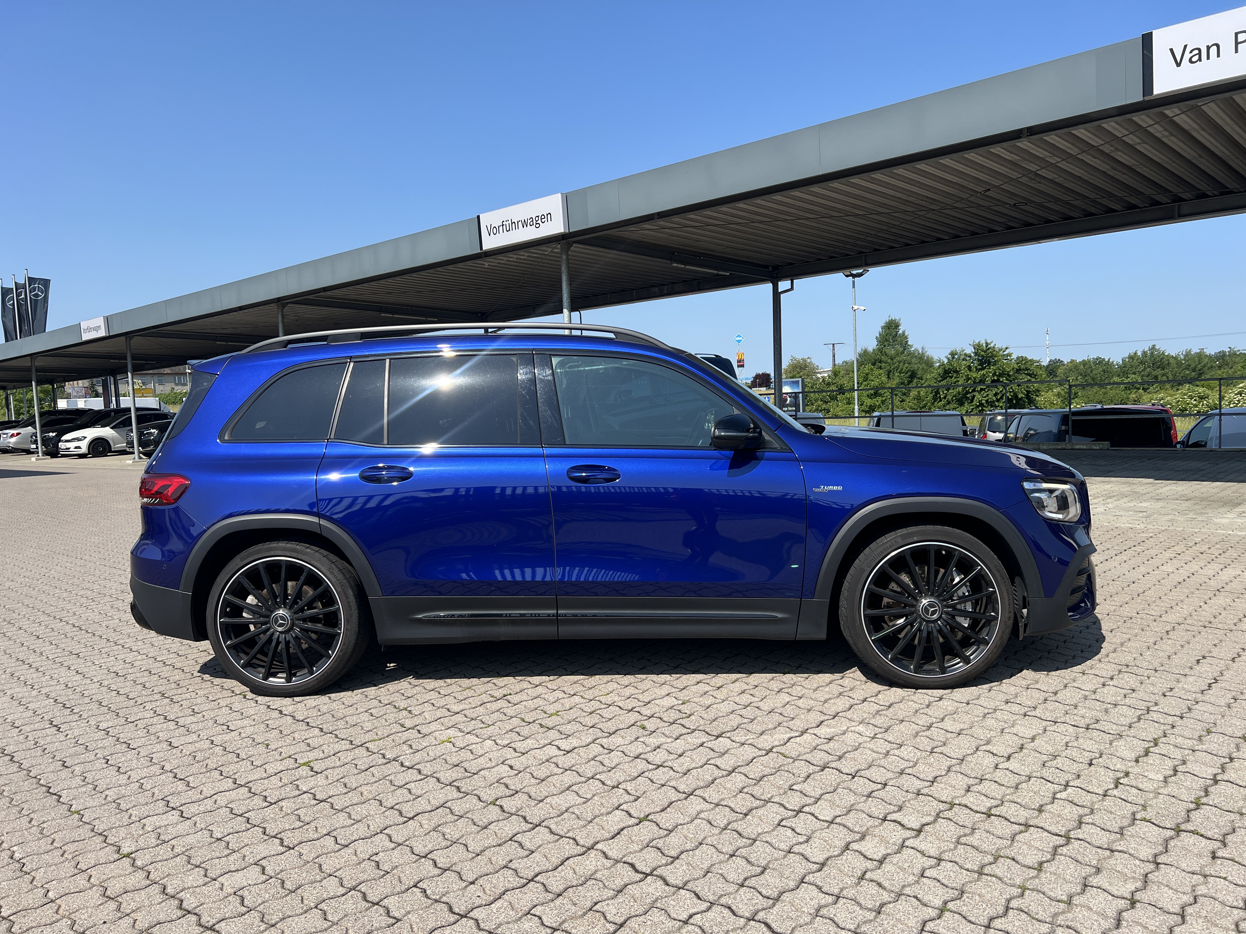 Mercedes-Benz GLB 35 AMG Mercedes-AMG GLB 35 4M