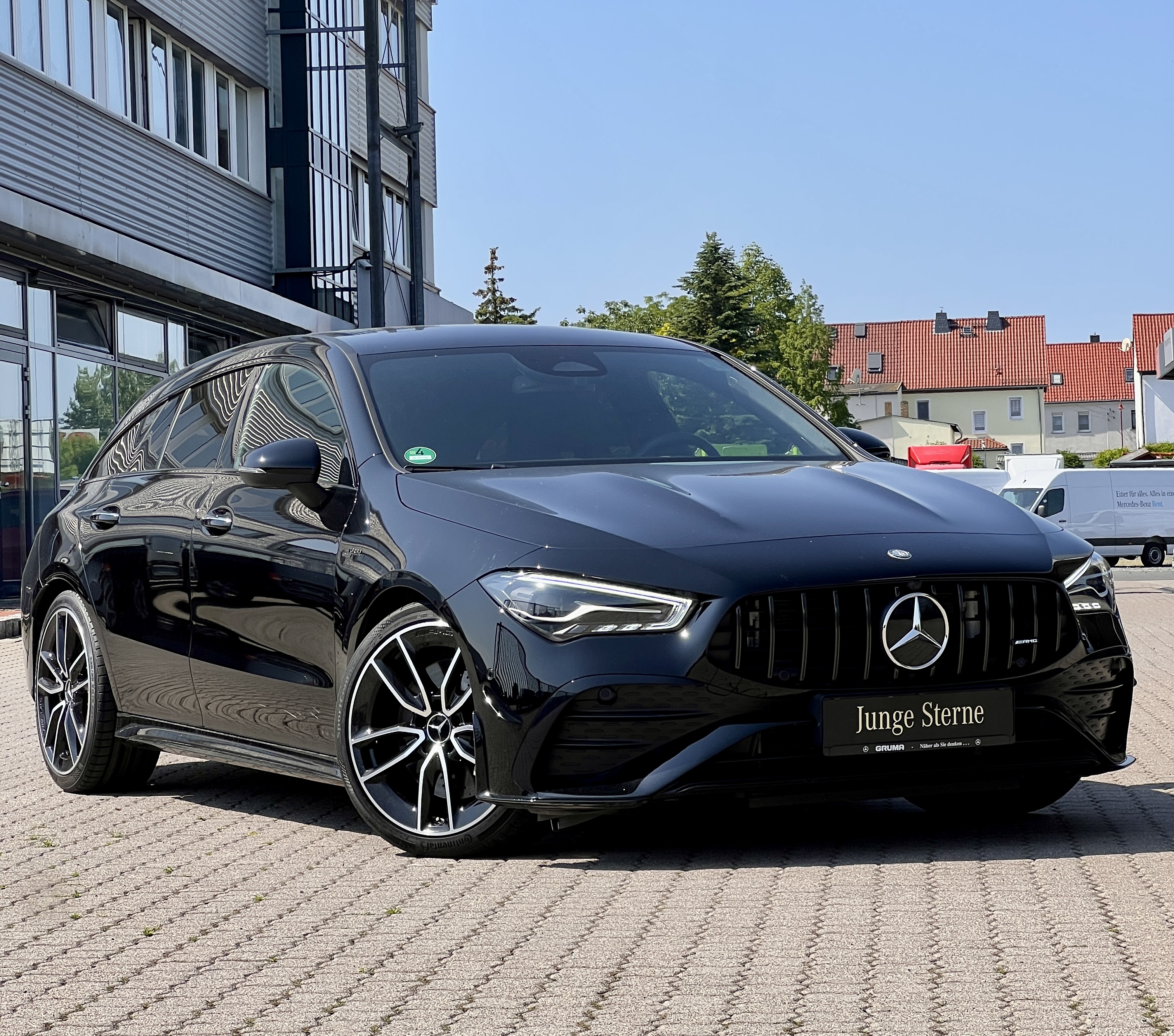 Mercedes-Benz CLA 35 AMG Shooting Brake Mercedes-AMG CLA 35 4M SB