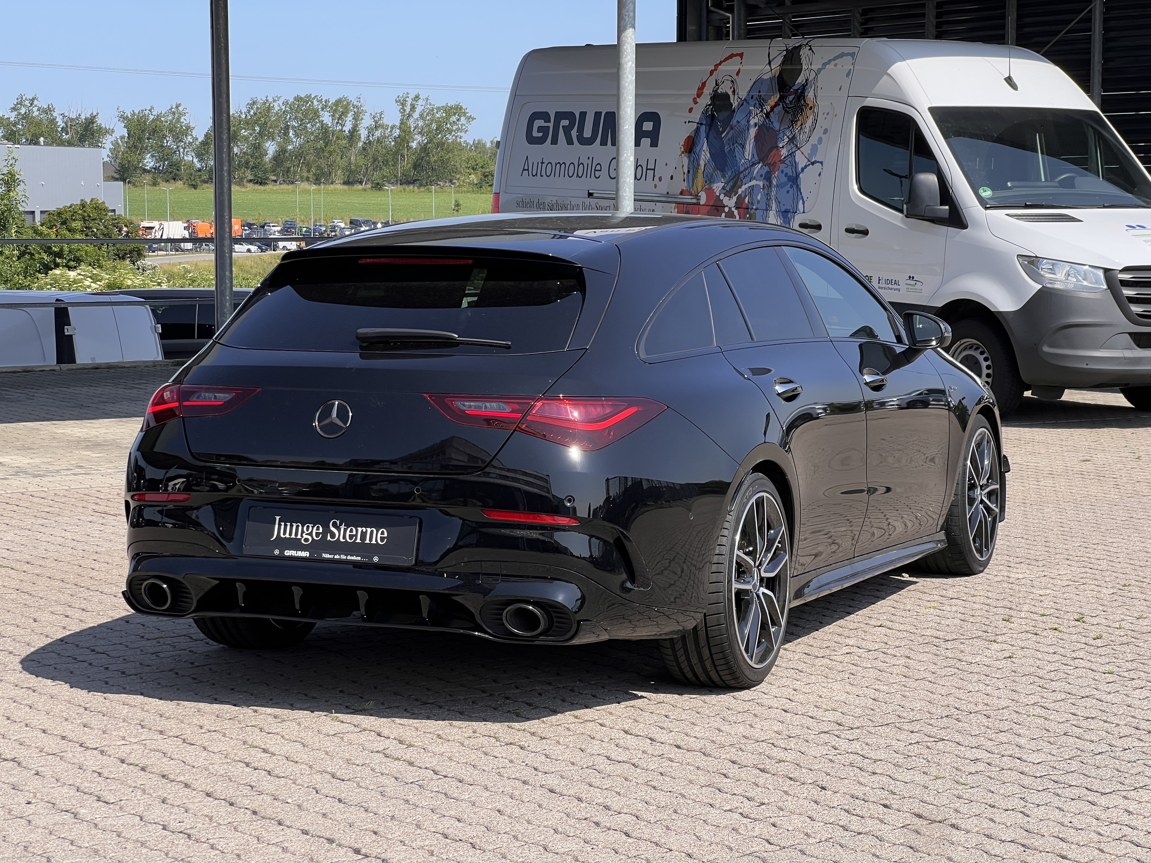 Mercedes-Benz CLA 35 AMG Shooting Brake Mercedes-AMG CLA 35 4M SB