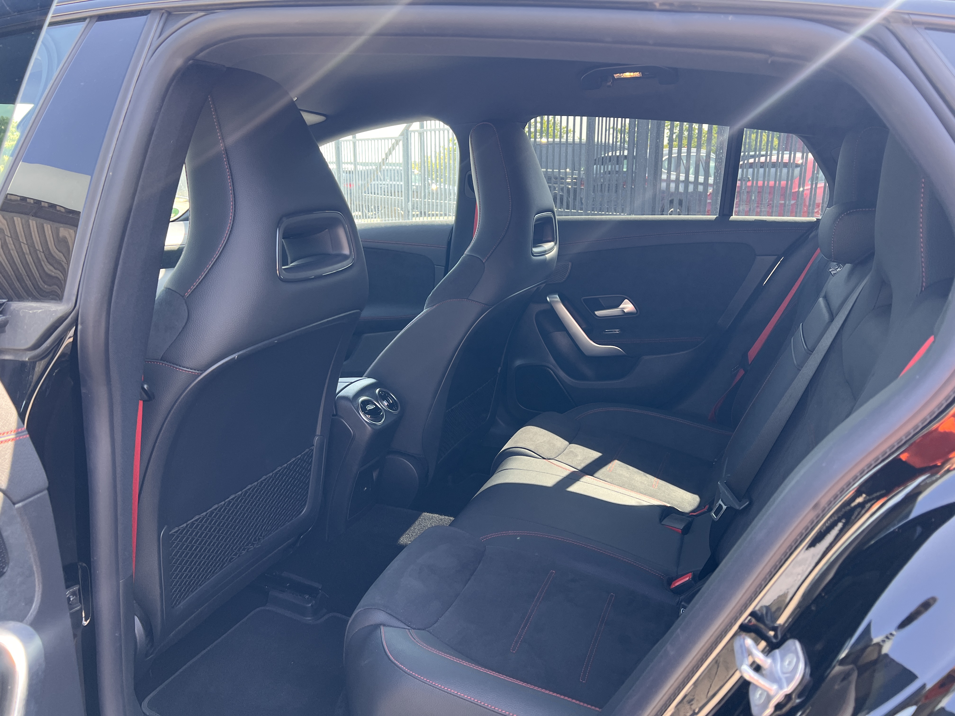 Mercedes-Benz CLA 35 AMG Shooting Brake Mercedes-AMG CLA 35 4M SB