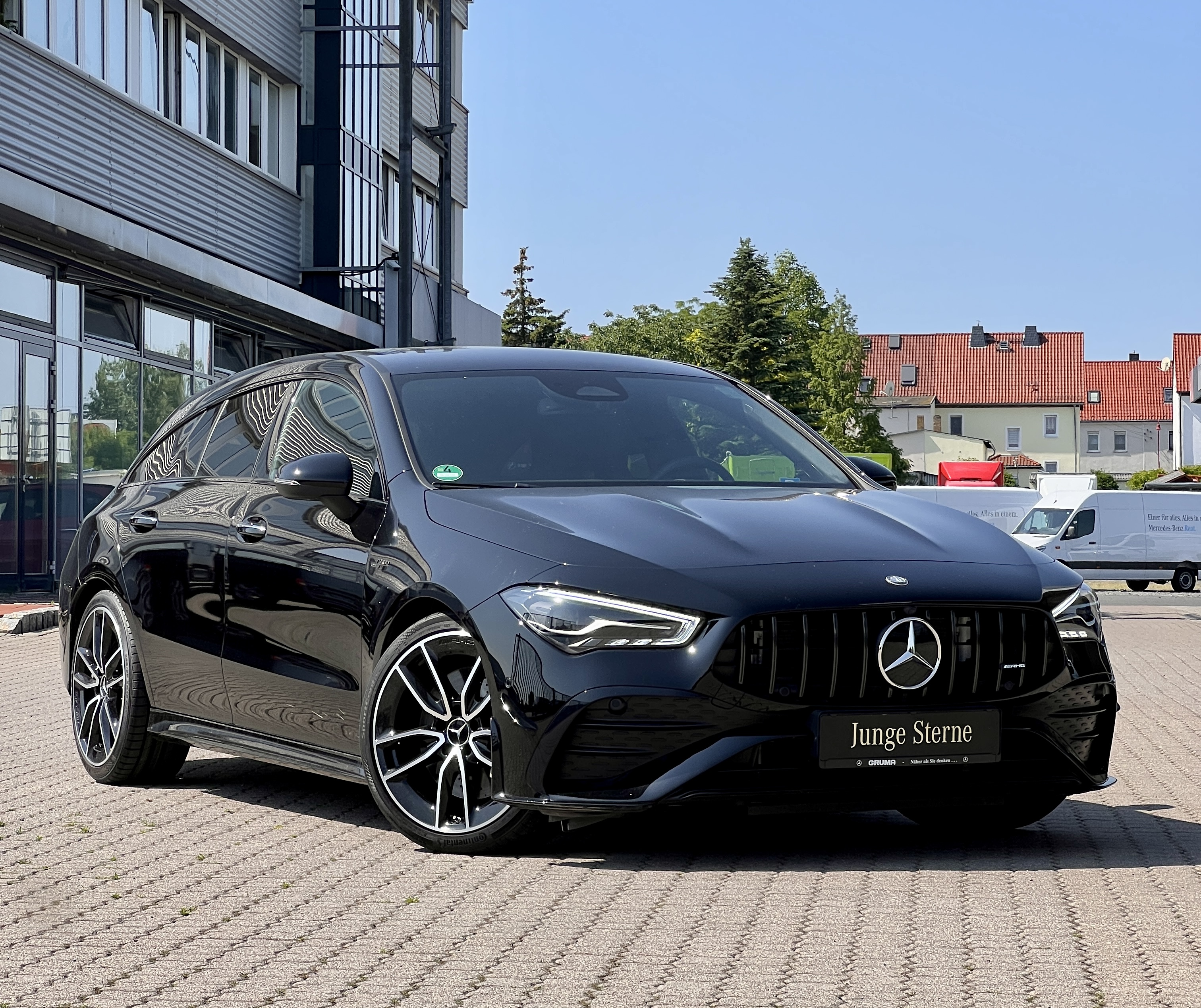 Mercedes-Benz CLA 35 AMG Shooting Brake Mercedes-AMG CLA 35 4M SB