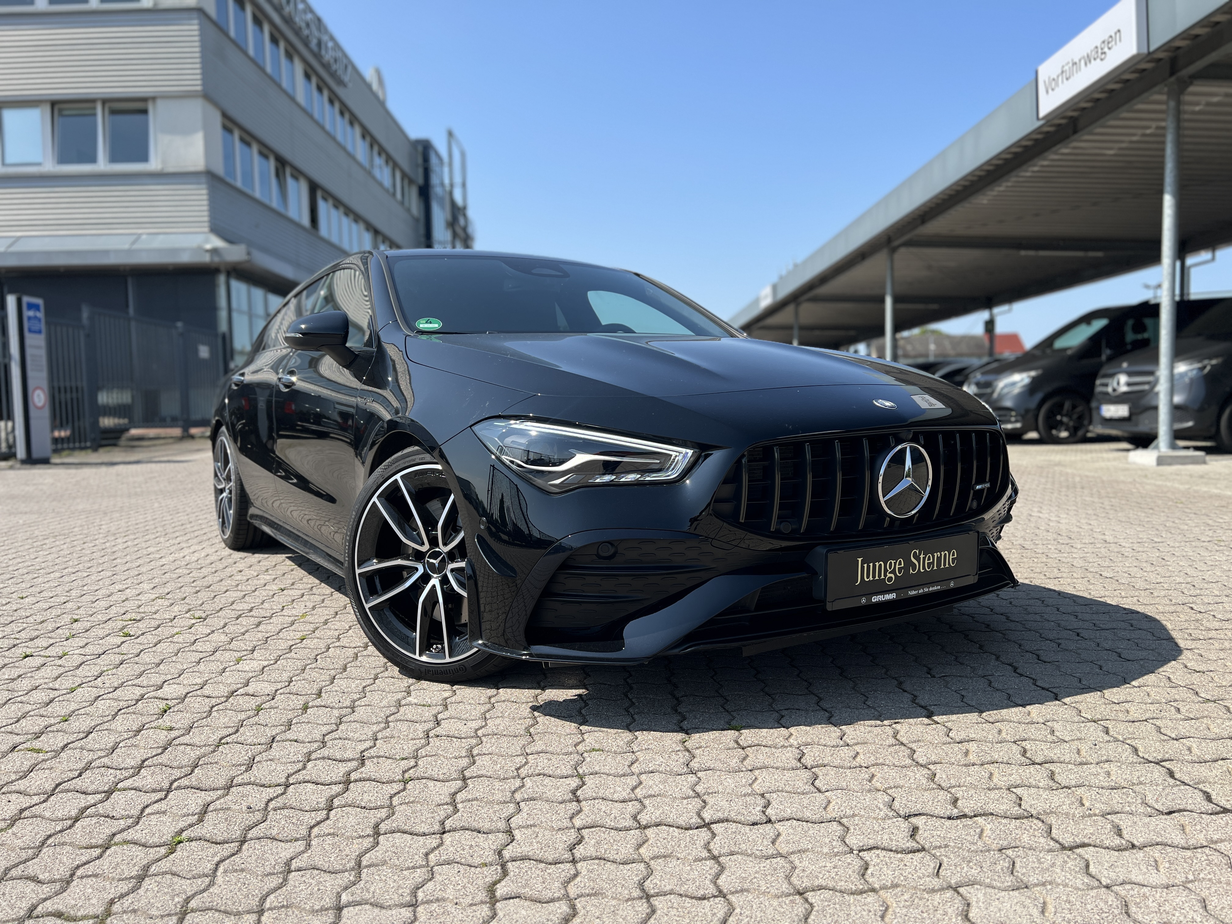 Mercedes-Benz CLA 35 AMG Shooting Brake Mercedes-AMG CLA 35 4M SB