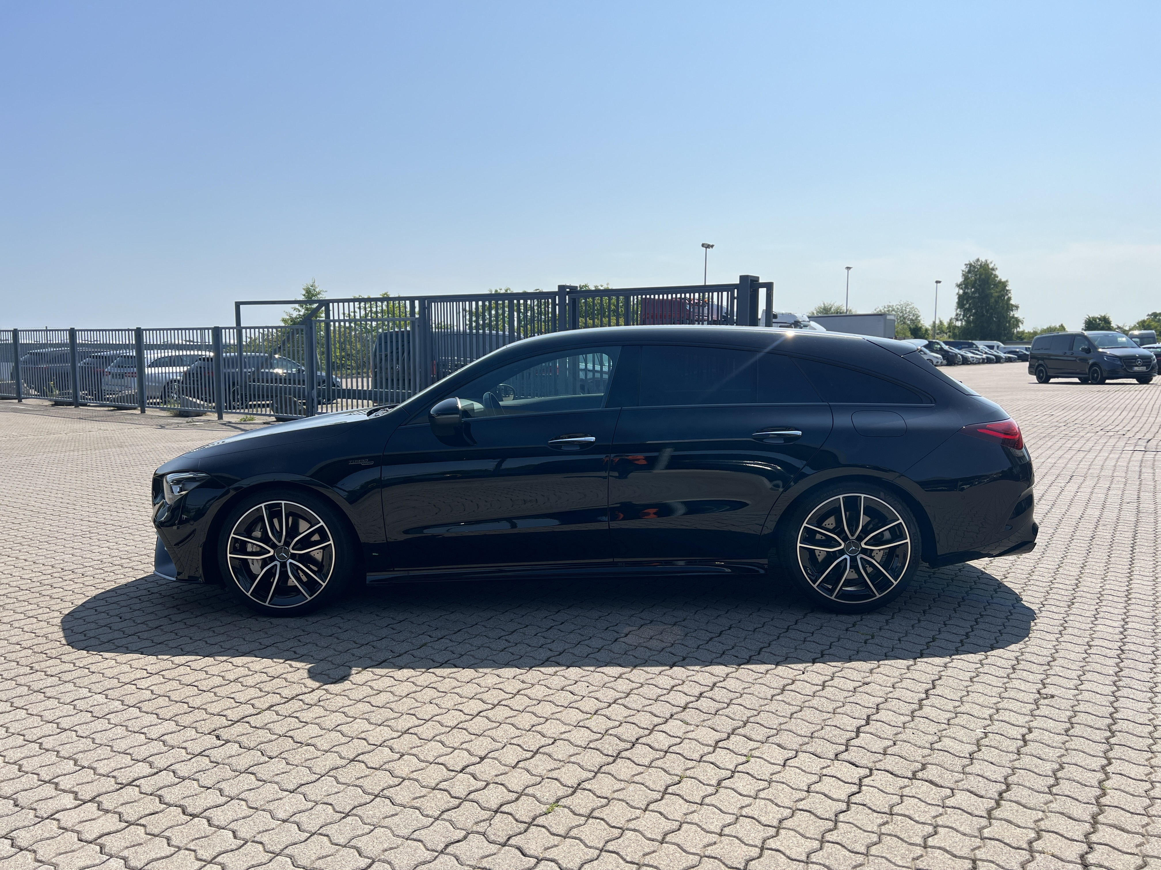 Mercedes-Benz CLA 35 AMG Shooting Brake Mercedes-AMG CLA 35 4M SB