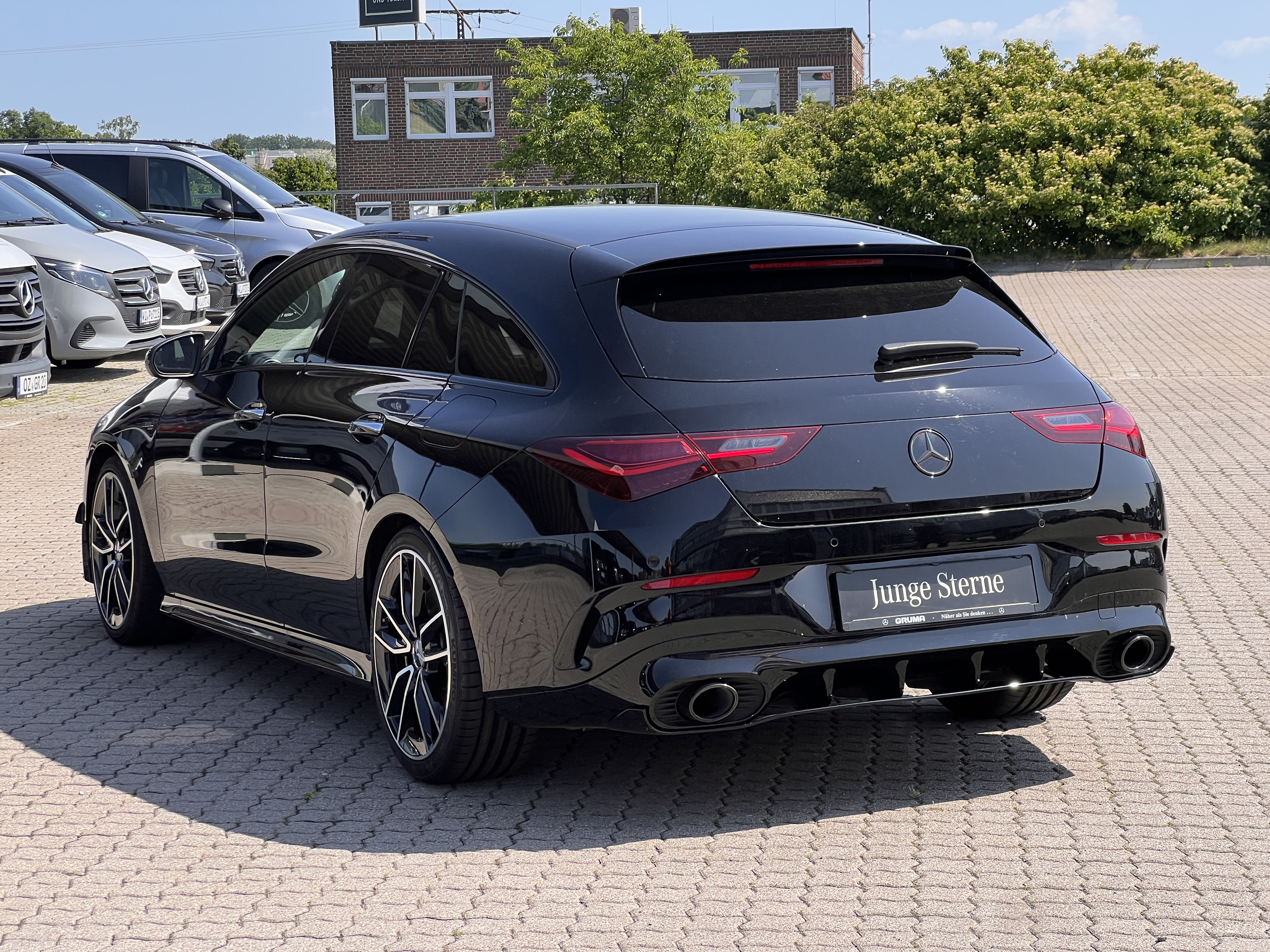 Mercedes-Benz CLA 35 AMG Shooting Brake Mercedes-AMG CLA 35 4M SB