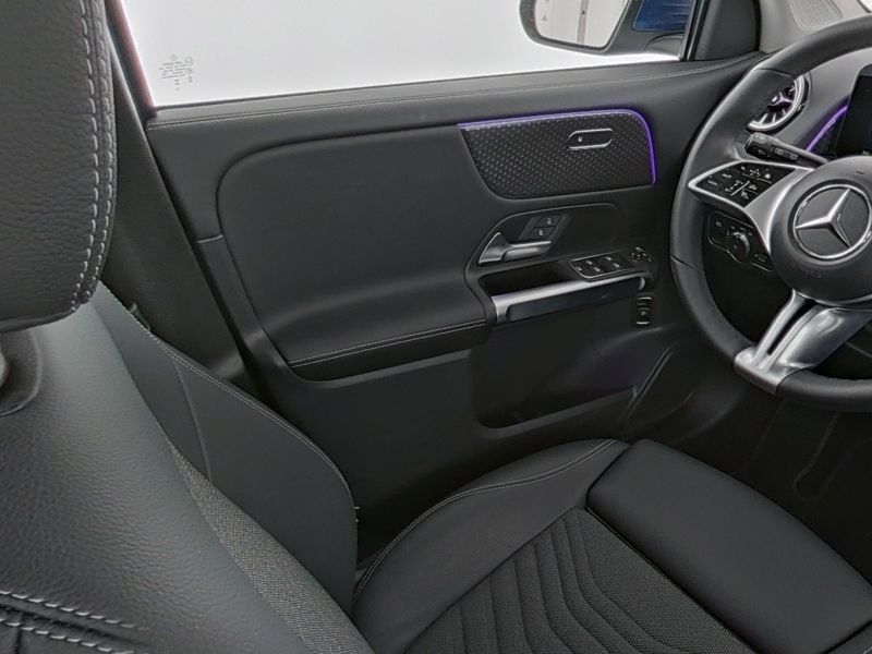 Mercedes-Benz GLB 180 