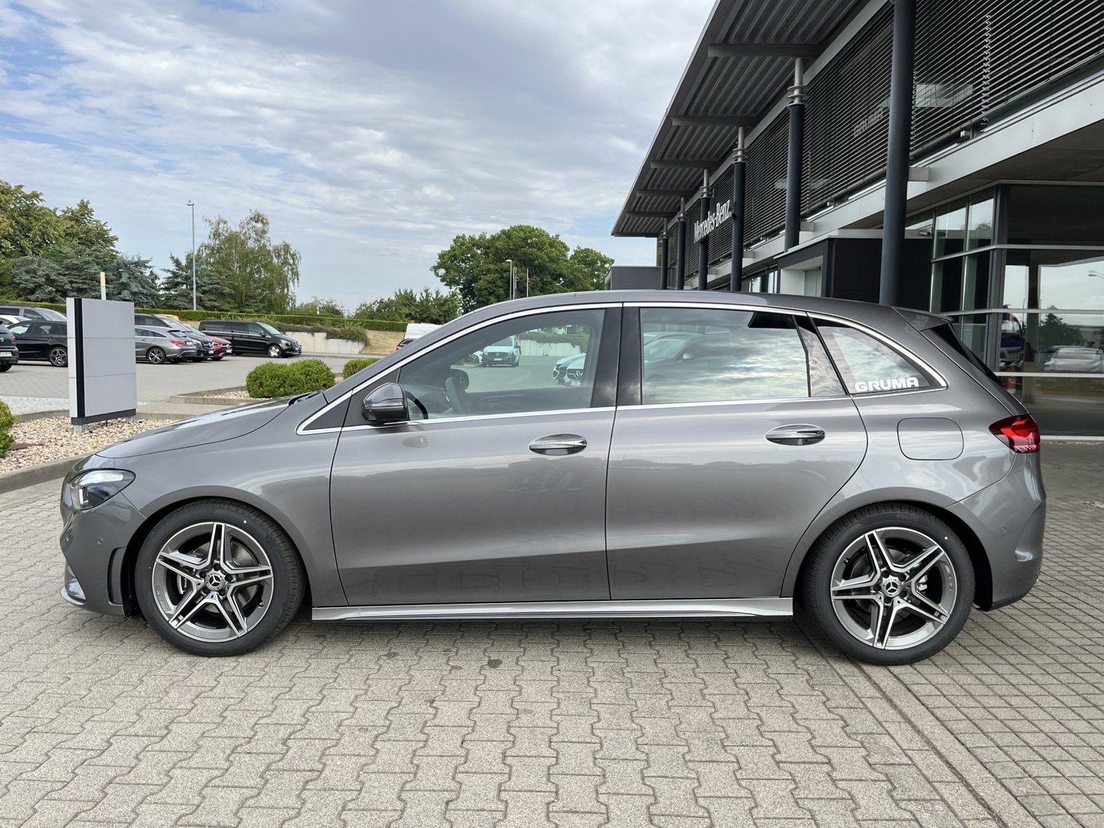 Mercedes-Benz B 180 