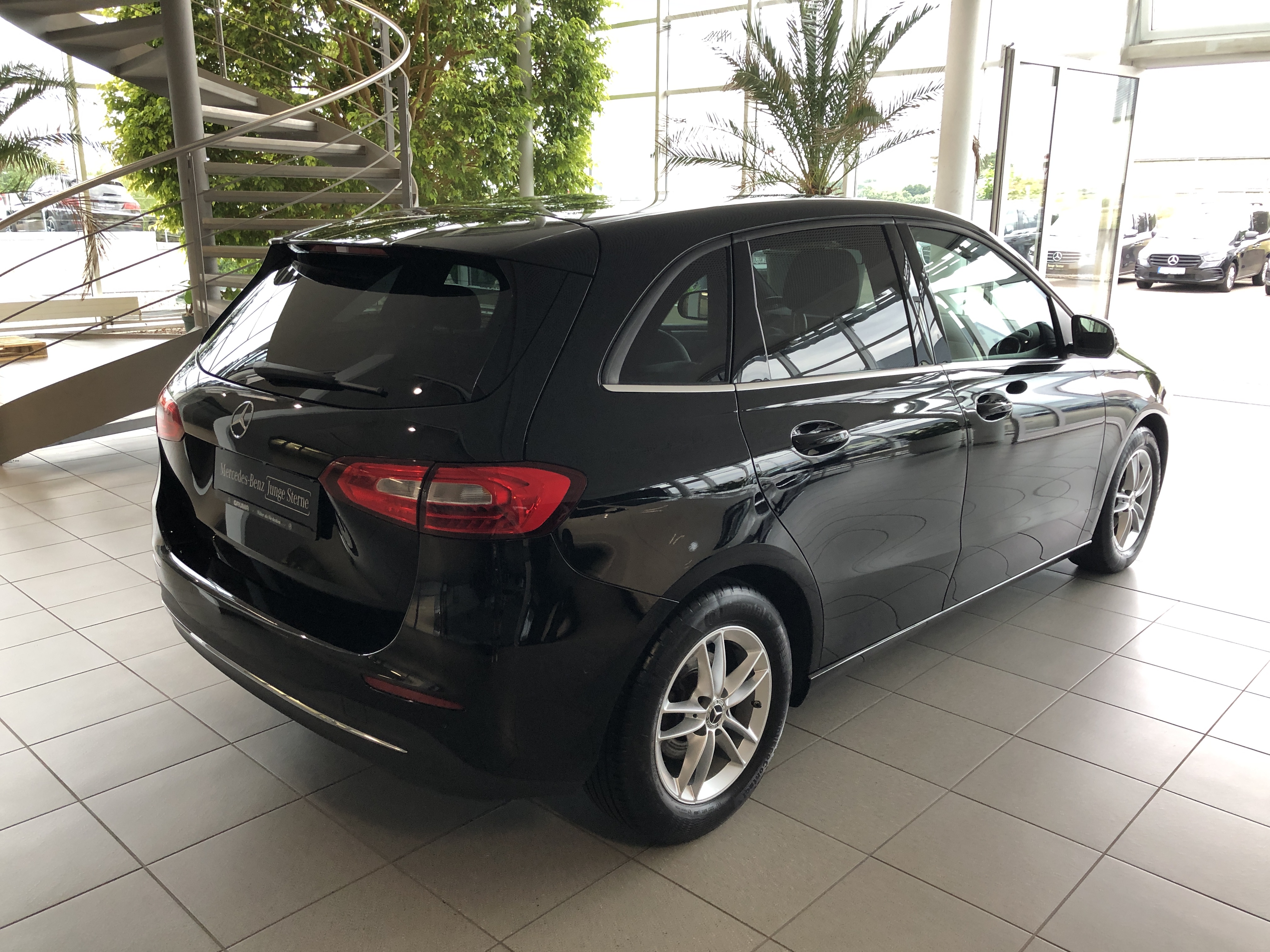 Mercedes-Benz B 180 