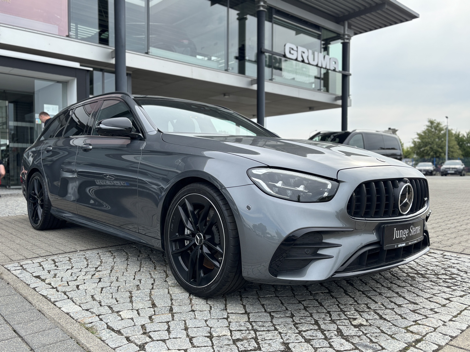 Mercedes-Benz E 53 AMG Mercedes-AMG E 53 4M+ T Mercedes-Benz E 53 AMG Mercedes-AMG E 53 4M+ T