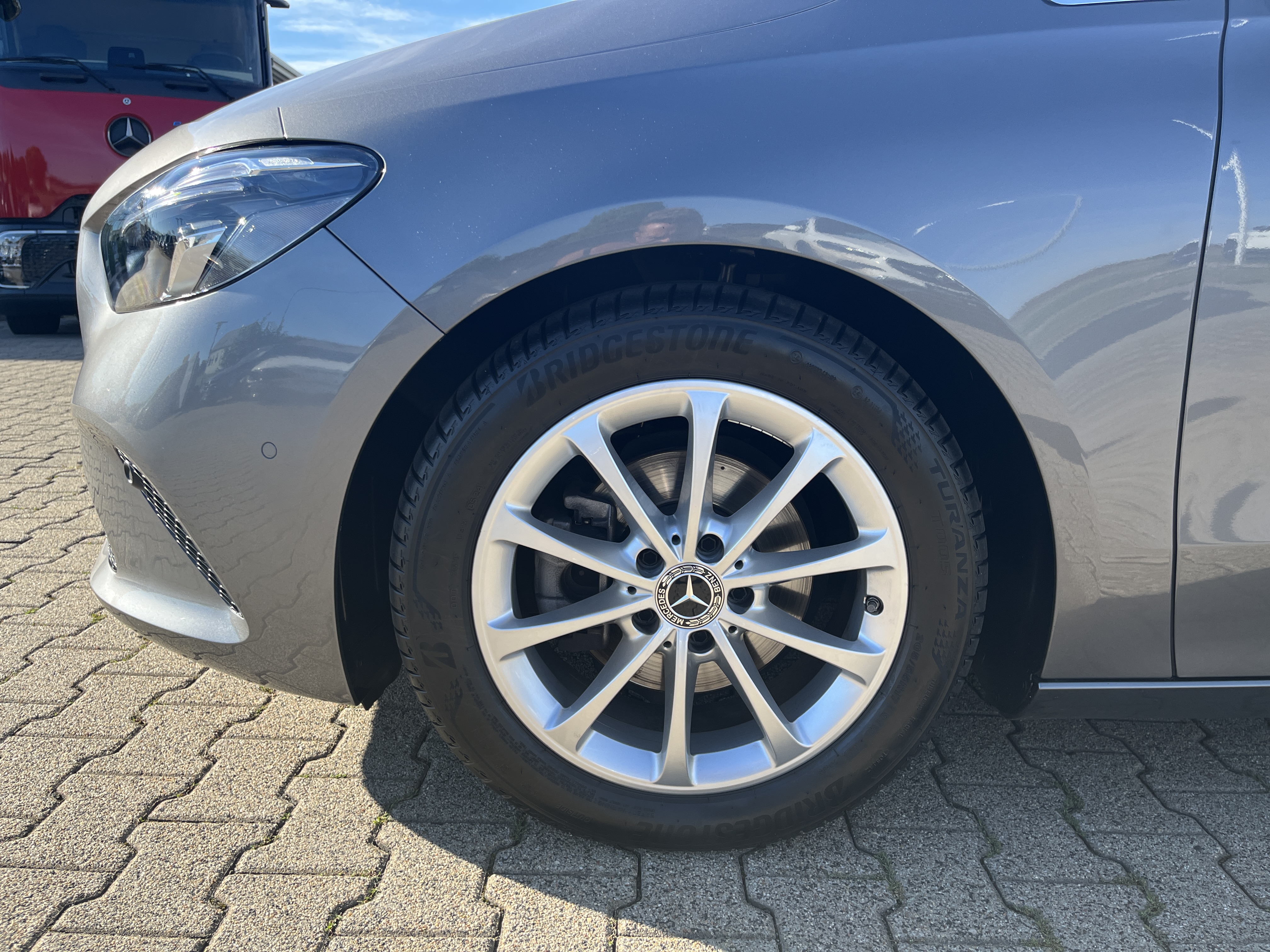 Mercedes-Benz B 180 