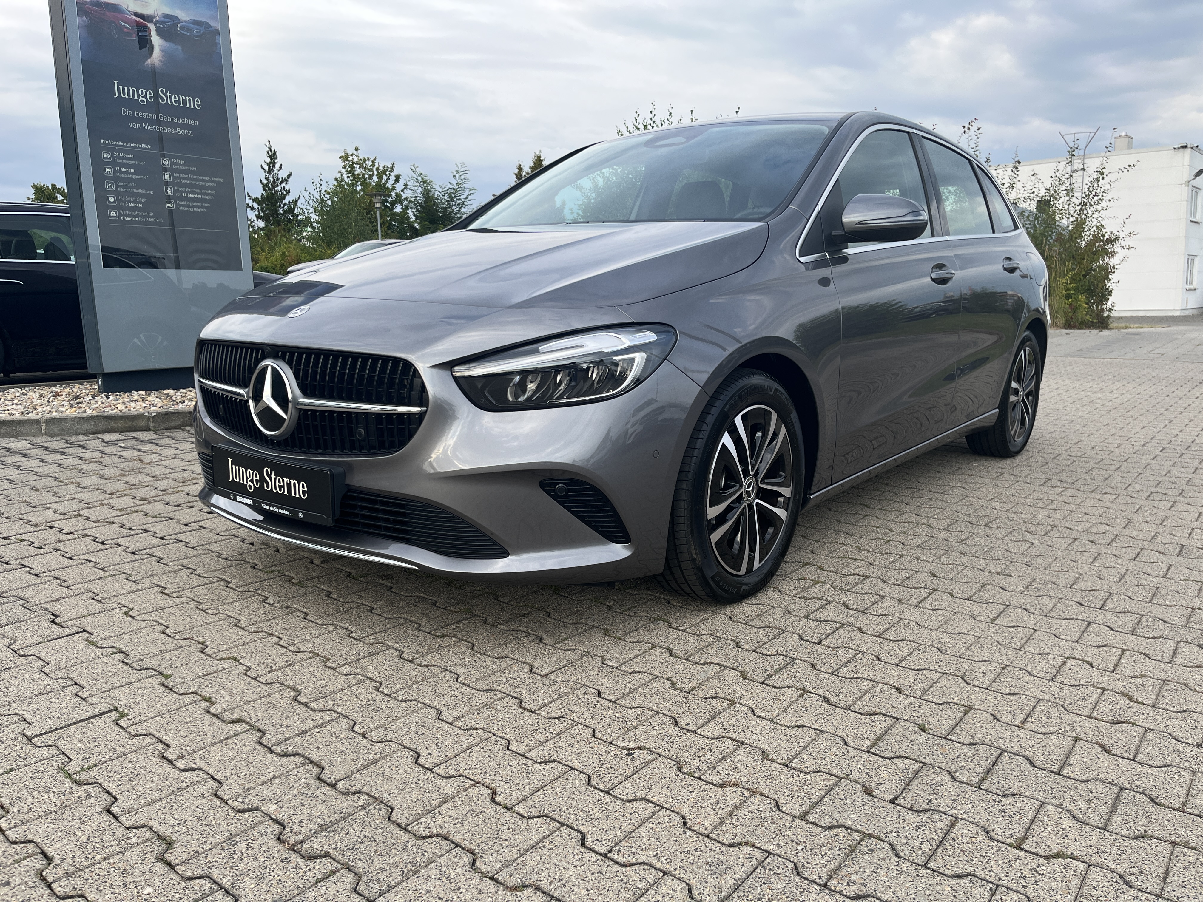 Mercedes-Benz B 180 