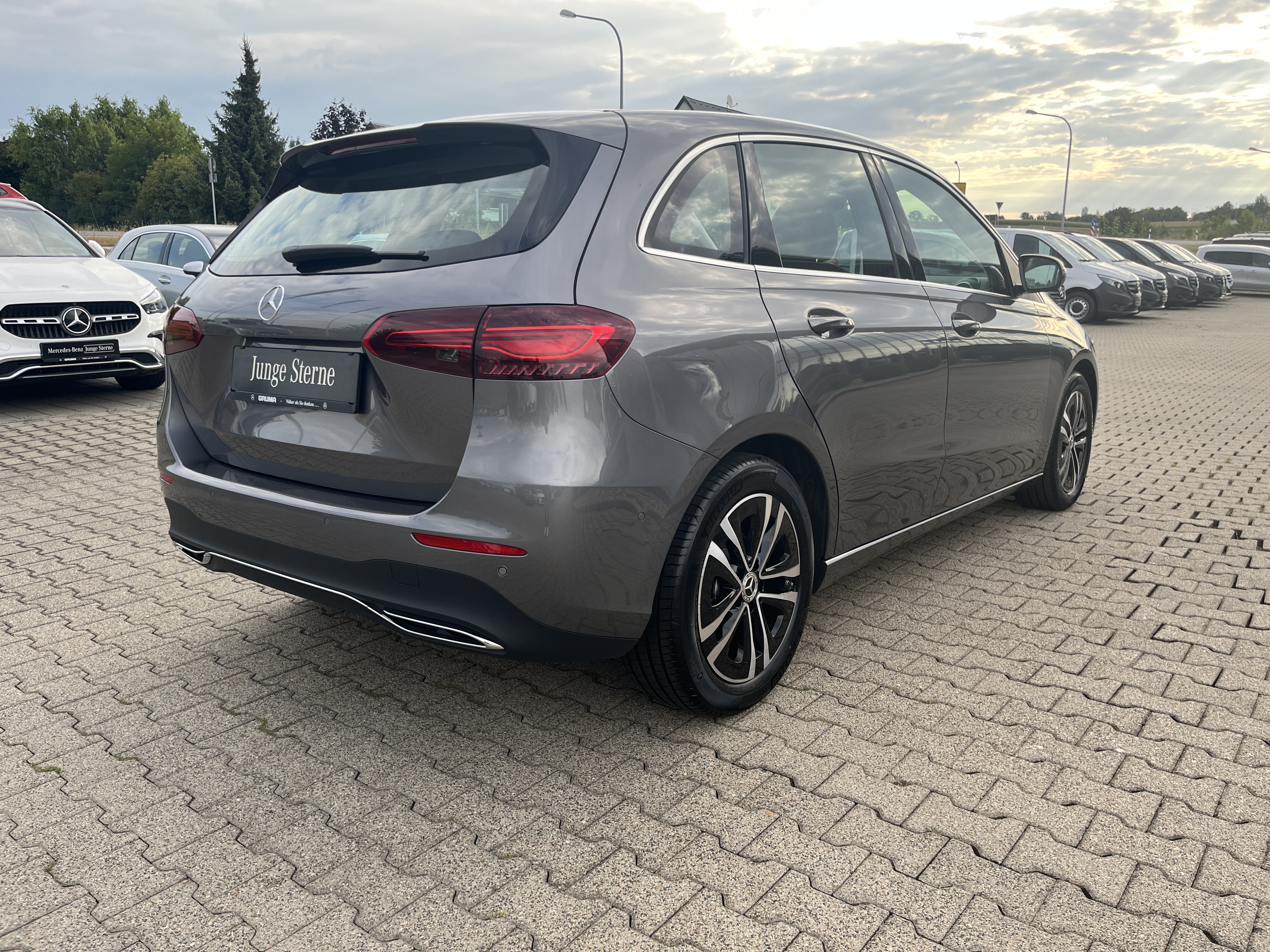 Mercedes-Benz B 180 