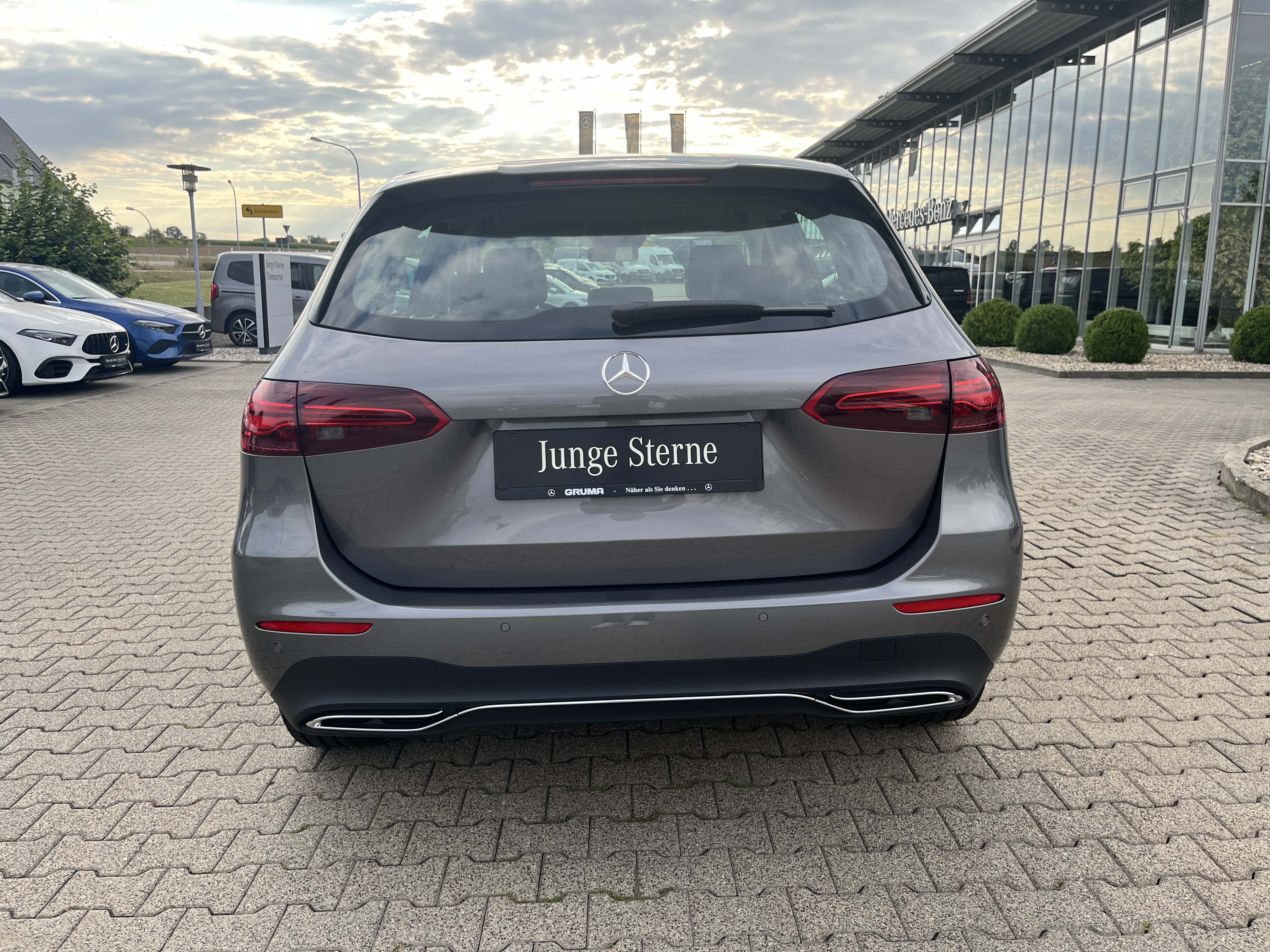 Mercedes-Benz B 180 