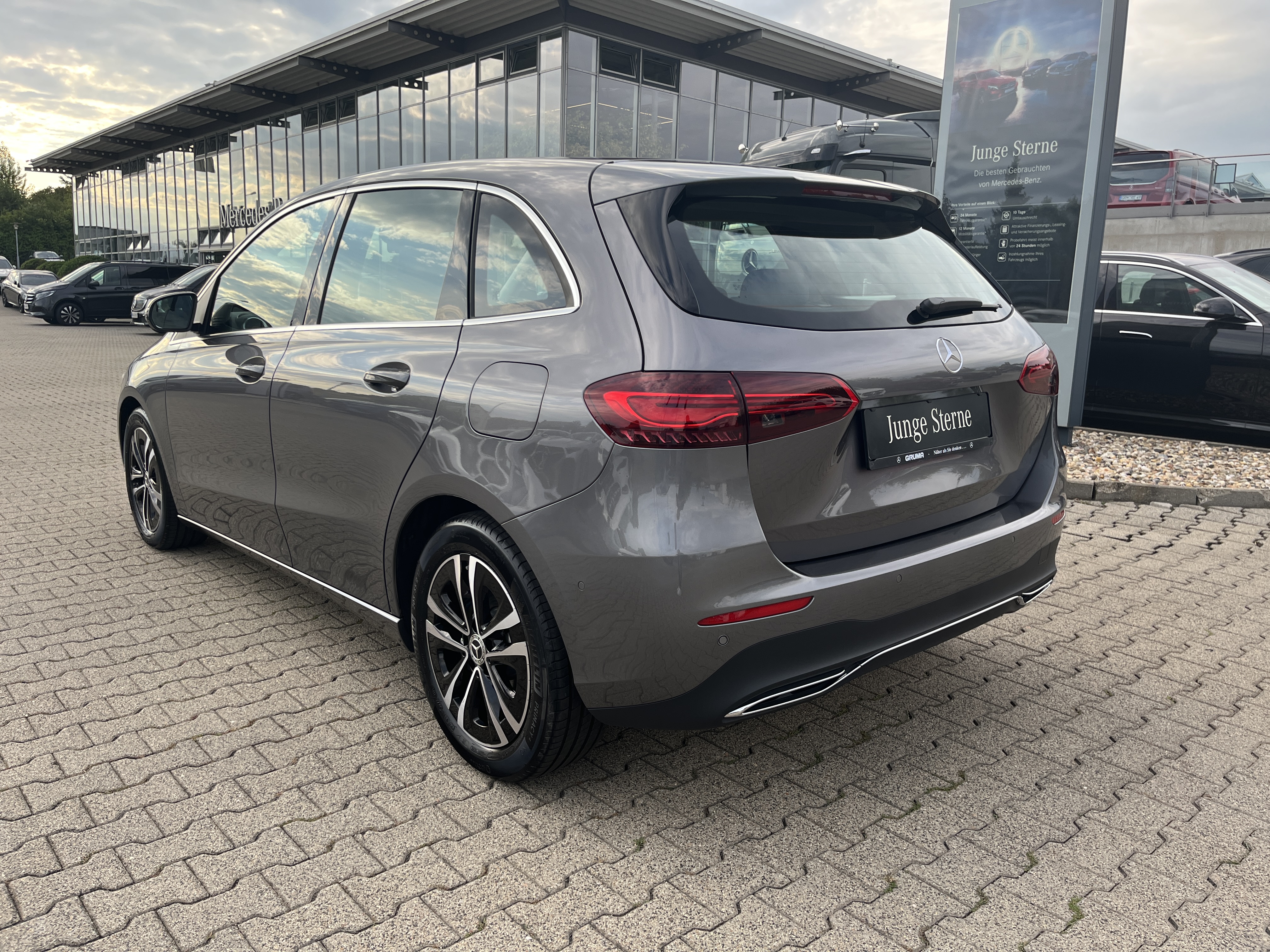 Mercedes-Benz B 180 