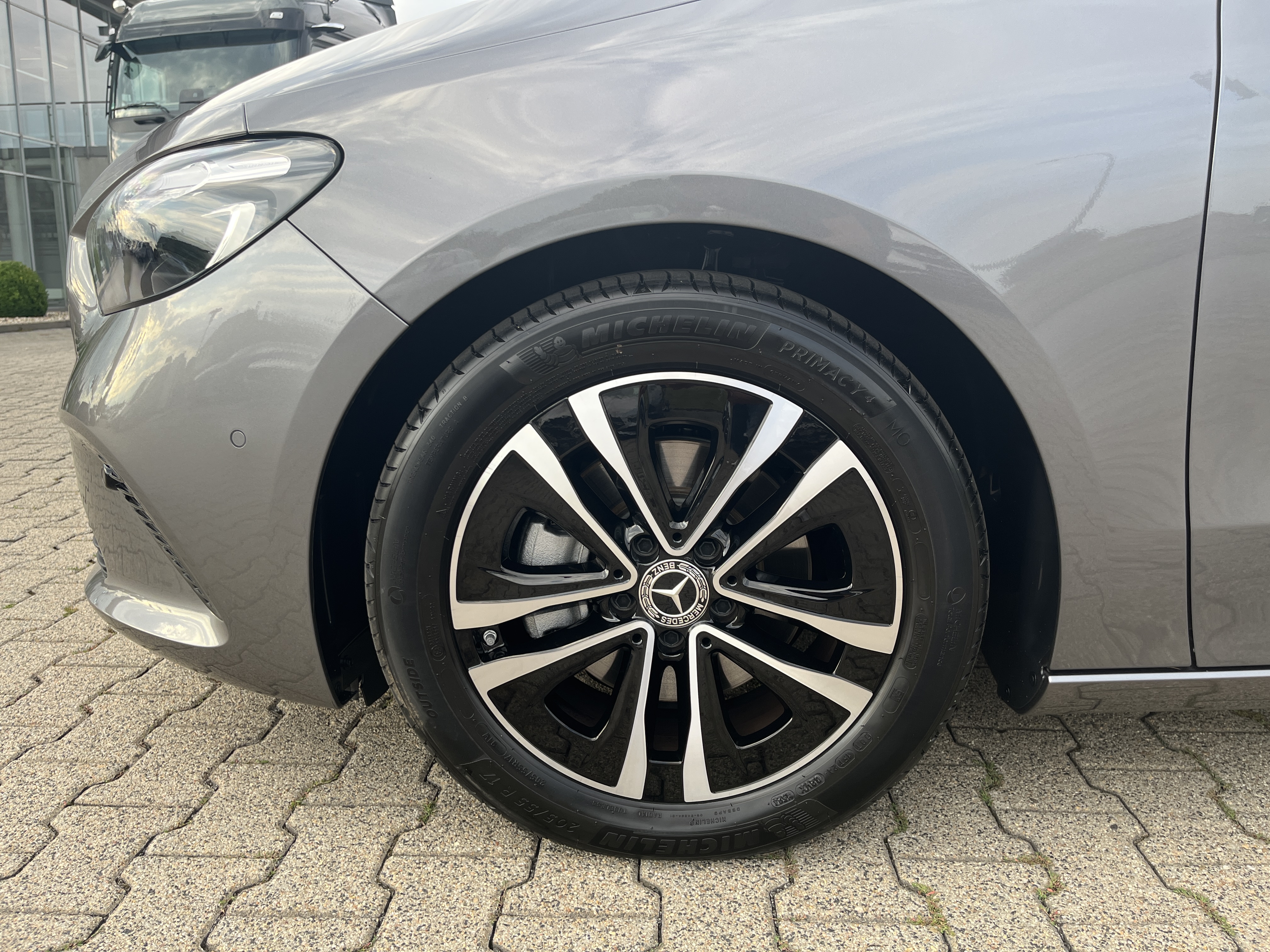 Mercedes-Benz B 180 