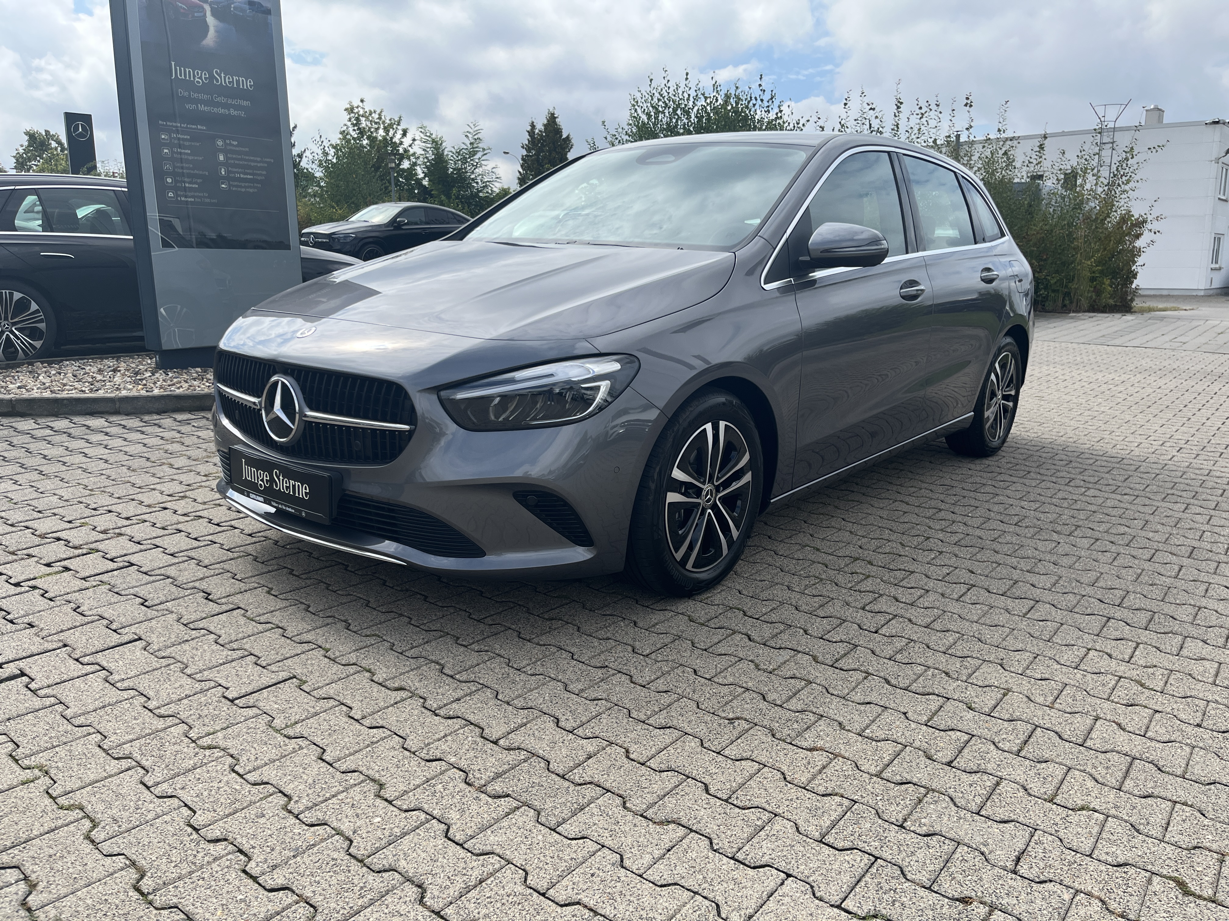 Mercedes-Benz B 180 