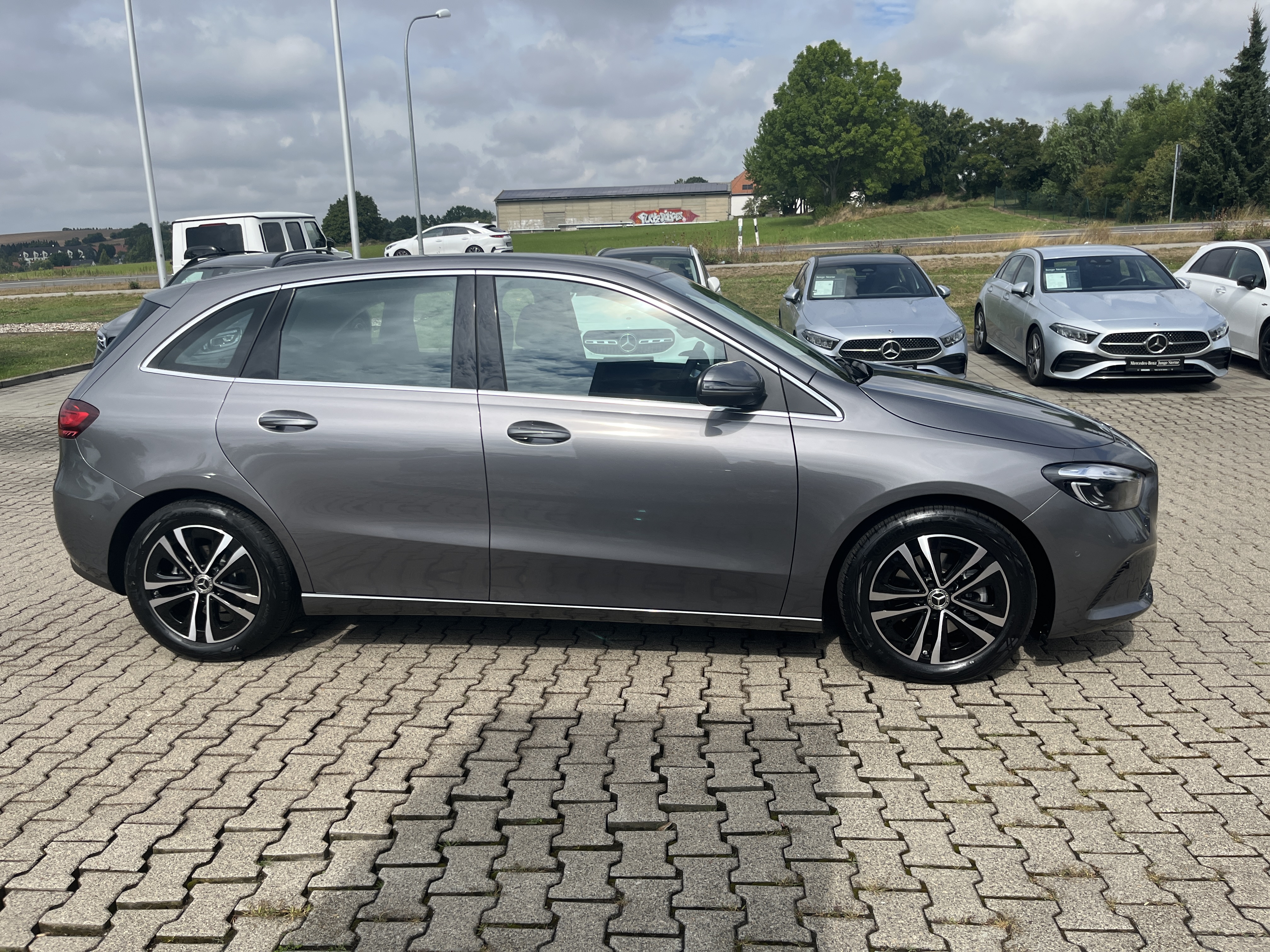 Mercedes-Benz B 180 