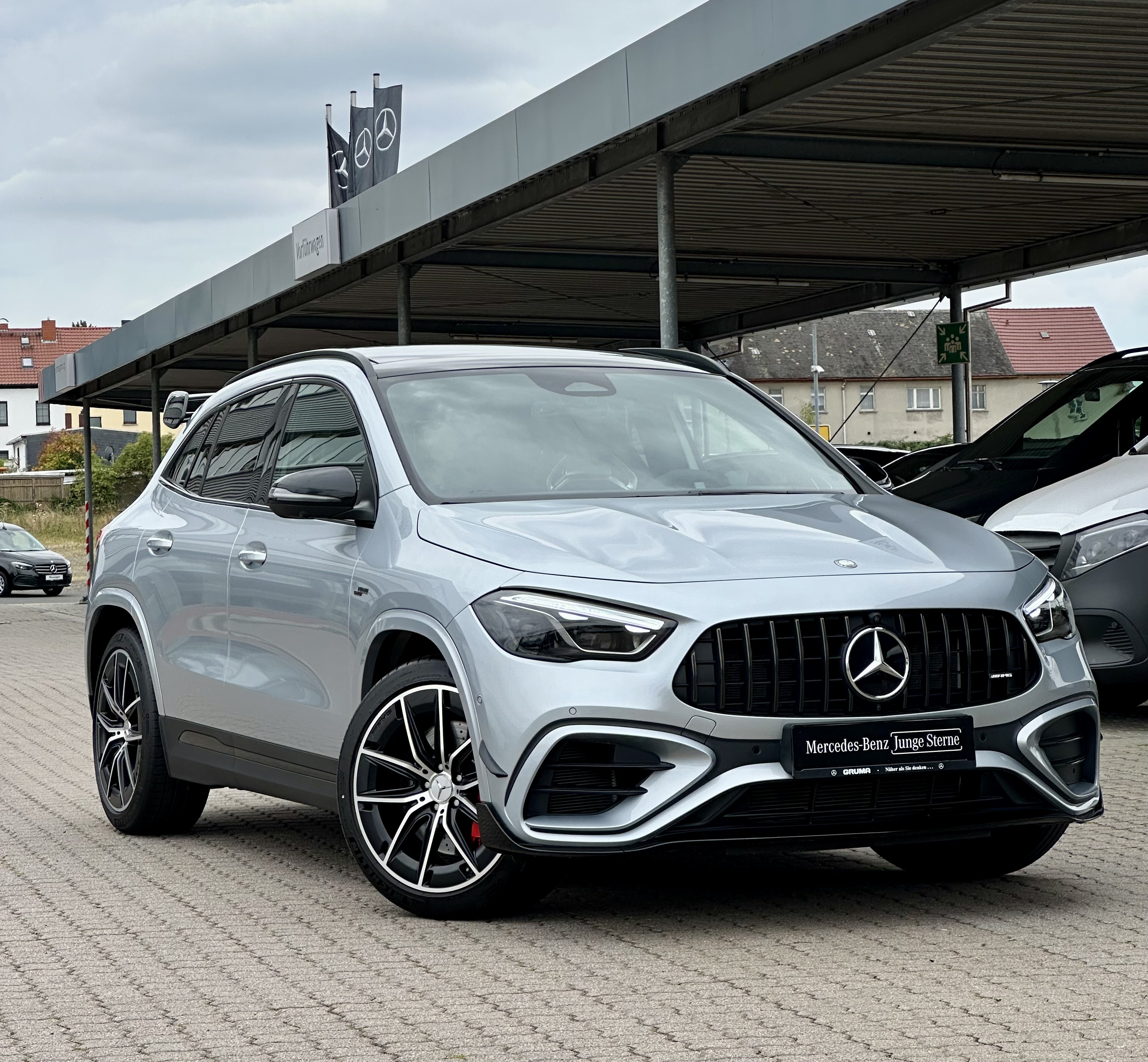 Mercedes-Benz GLA 45 AMG GLA 45 S 4M+ Mercedes-Benz GLA 45 AMG GLA 45 S 4M+