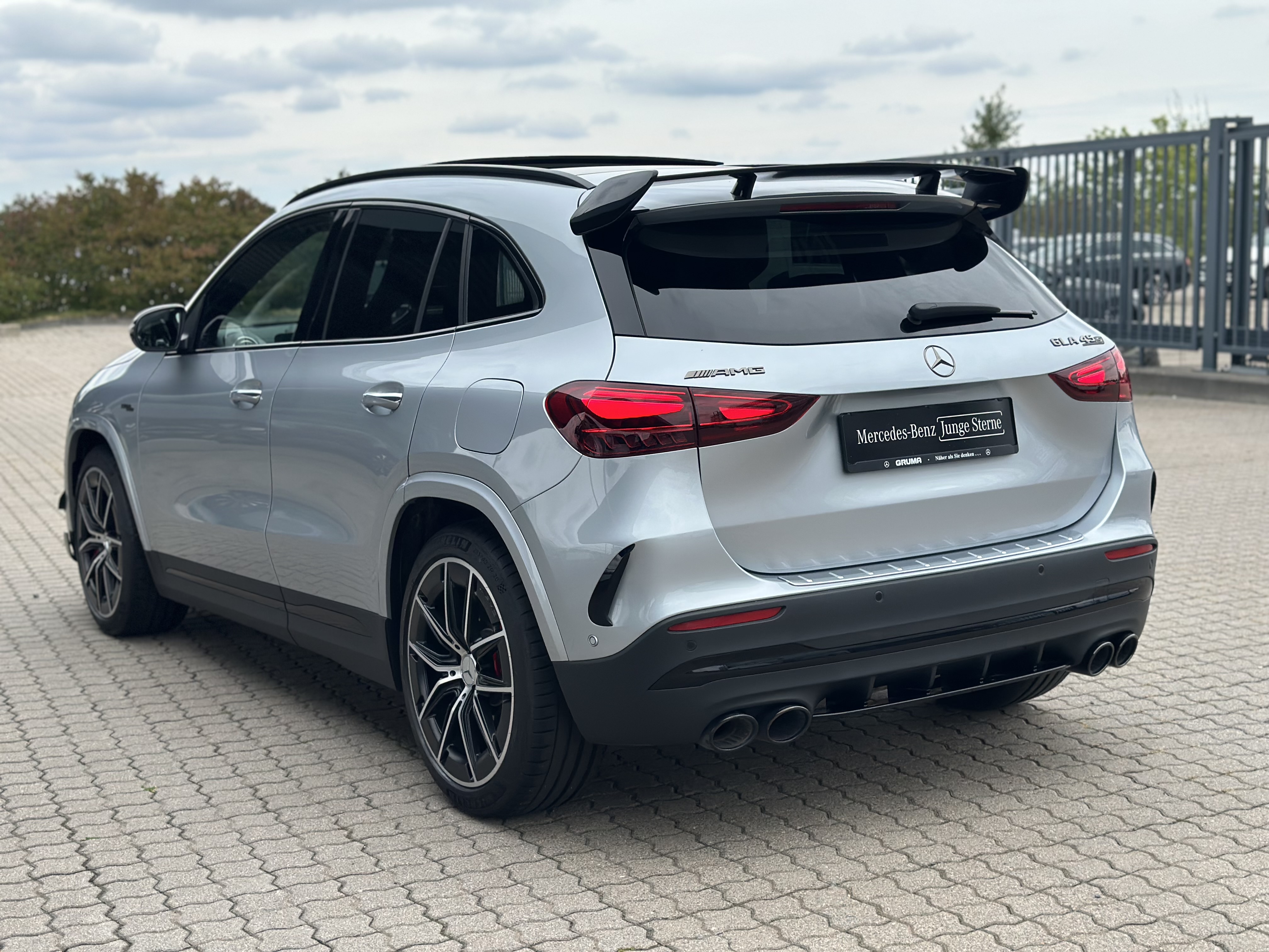 Mercedes-Benz GLA 45 AMG GLA 45 S 4M+